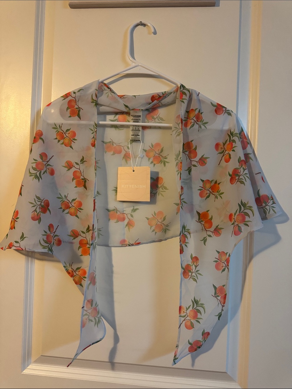 Women’s kittenish throw over shawl nwt peach summer drape